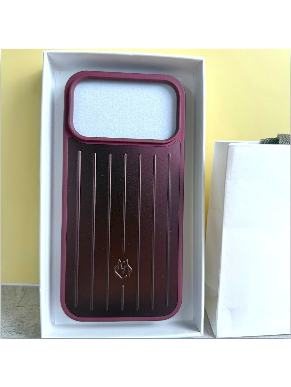 π RIMOWA Fuchsia Color iPhone 17 Pro Case Grooved Luggage Style - Picture 9 of 9